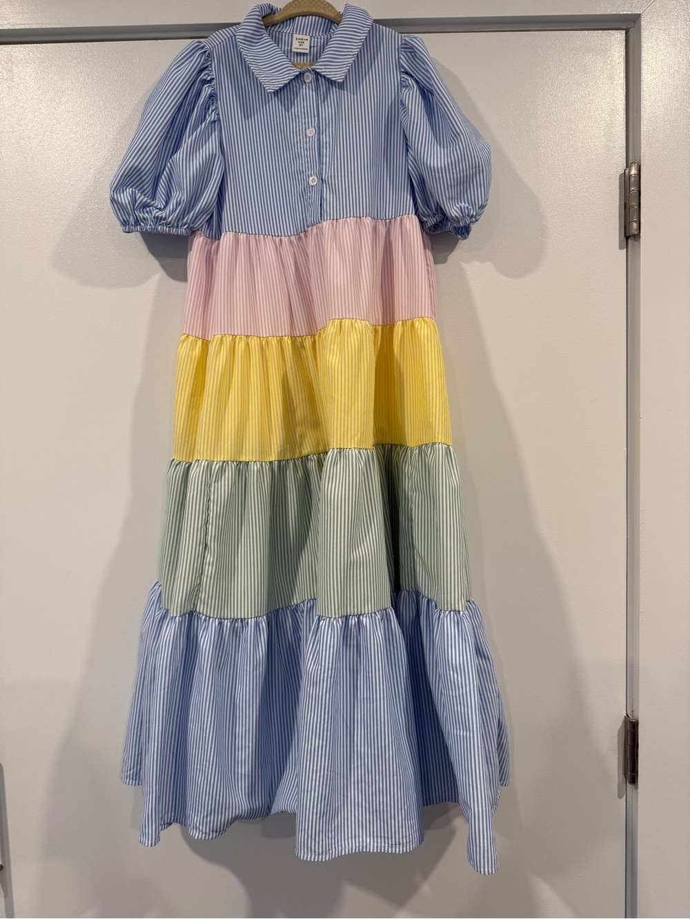 Button up striped girls maxi dress
WORN ONCE